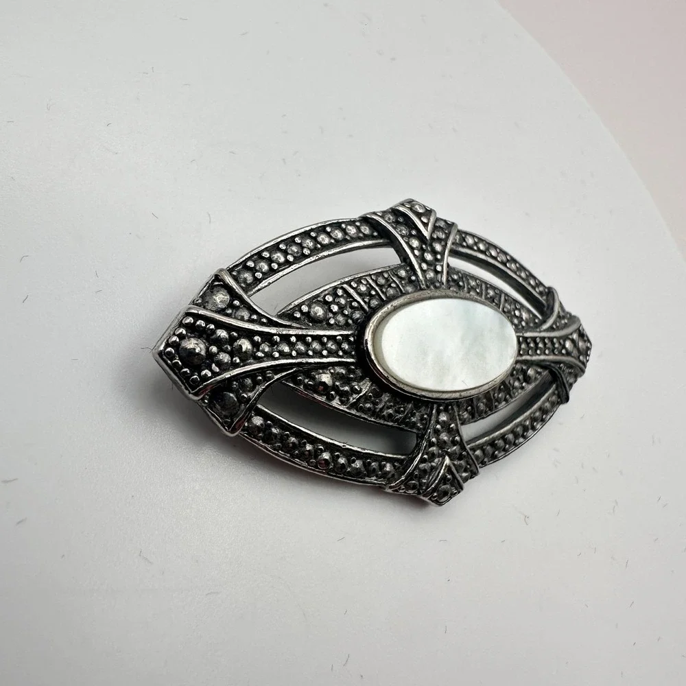 Vintage 90s Silver Tone Mother of Pearl Oval Marcasite Brooch Pin Jewelry